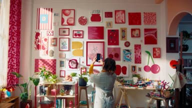 Command Picture Hanging Strips, Standard - 12 Pairs (24 Strips) Adhesive Strips, White - Damage Free Hanging for Pictures, Frames, Mirrors, Wall décor and Signs - Holds up to 5 kg